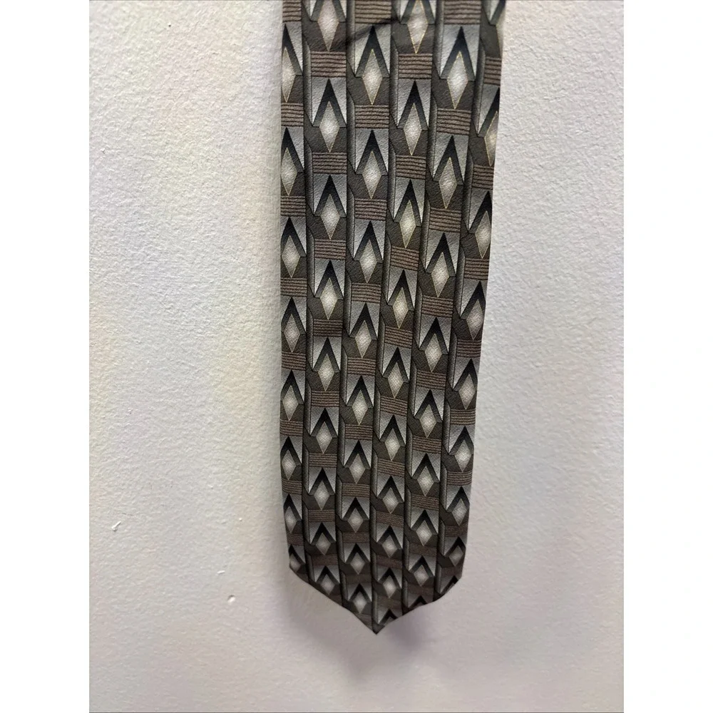 Croft & Barrow Gray Hand Made 100% Silk Men's Neck Tie Made In‎ China